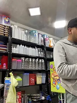 JuanZapata33 online show from November 23, 2025, 8:19 pm