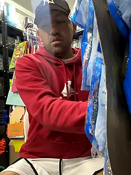 JuanZapata33 online show from October 4, 2025, 11:06 pm