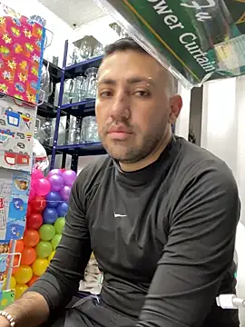 JuanZapata33 online show from October 8, 2025, 9:48 pm