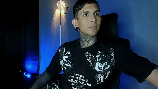 Travistanner 28 online show from May 29, 2026, 6:47 pm