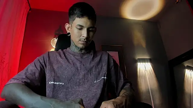 Travistanner 28 online show from April 5, 2026, 11:22 pm