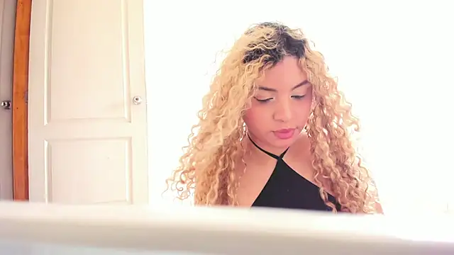 ScarlettDuran online show from October 4, 2025, 9:27 pm