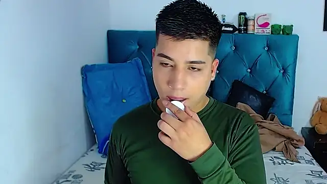 Snapshot of Randy_horny chatting on March 17, 2025, 6:00 pm Randy horny online show from March 17, 2025, 6:00 pm