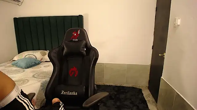 Snapshot of man_dur07 chatting on October 2, 2025, 8:34 pm man dur07 online show from October 2, 2025, 8:34 pm