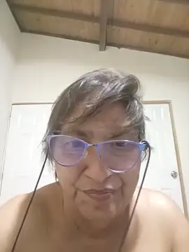 florecita69 online show from November 8, 2025, 2:26 am