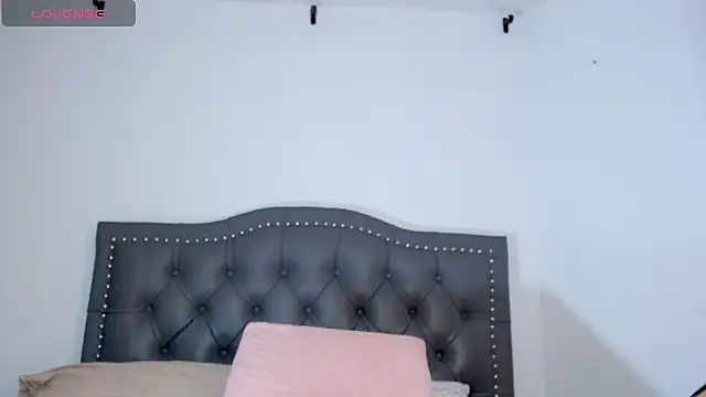 pamela  online show from October 17, 2025, 11:06 pm