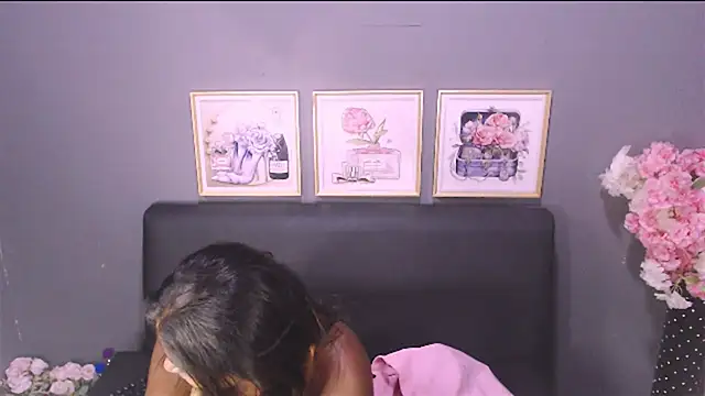 Snapshot of Littleindianmilf chatting on January 17, 2025, 8:34 am Littleindianmilf online show from January 17, 2025, 8:34 am