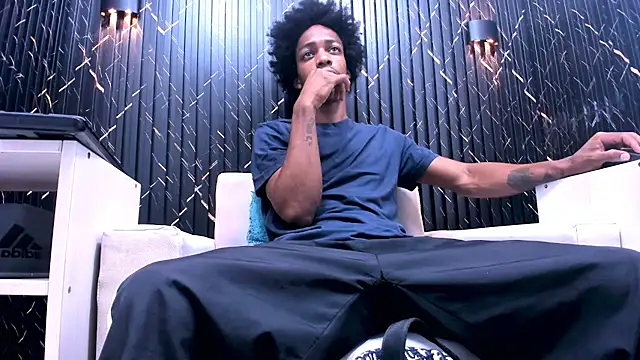 LarryCollin online show from September 27, 2025, 3:23 am