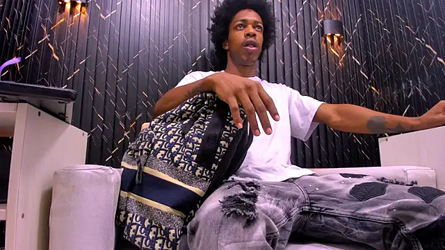 LarryCollin online show from September 25, 2025, 3:45 am