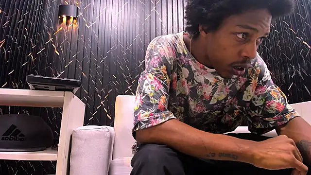 LarryCollin online show from September 24, 2025, 3:24 am