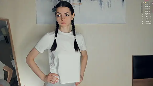 MaryJacksoon online show from April 12, 2026, 7:33 am