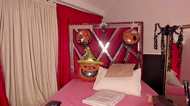 Snapshot of MicaelaHot_ chatting on October 28, 2025, 3:07 am MicaelaHot  online show from October 28, 2025, 3:07 am