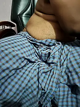 Snapshot of KMRomance chatting on October 29, 2025, 2:38 pm KMRomance online show from October 29, 2025, 2:38 pm