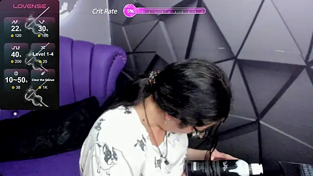 Caliia Oith  online show from January 30, 2025, 7:37 pm