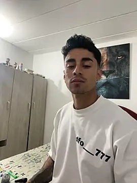 Snapshot of Danifornari chatting on November 1, 2025, 3:24 am Danifornari online show from November 1, 2025, 3:24 am