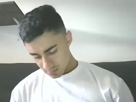 Snapshot of Danifornari chatting on December 5, 2024, 7:33 pm Danifornari online show from December 5, 2024, 7:33 pm