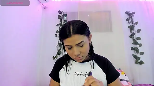 Snapshot of catalina_and_roger chatting on October 3, 2025, 1:12 pm catalina and roger online show from October 3, 2025, 1:12 pm