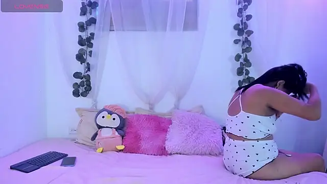 Snapshot of catalina_and_roger chatting on January 11, 2026, 9:33 pm catalina and roger online show from January 11, 2026, 9:33 pm