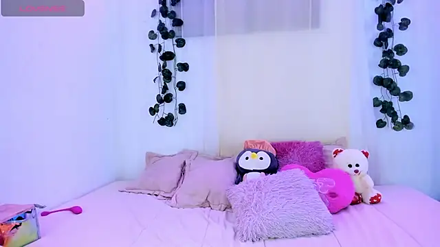 Snapshot of catalina_and_roger chatting on October 11, 2025, 3:40 am catalina and roger online show from October 11, 2025, 3:40 am