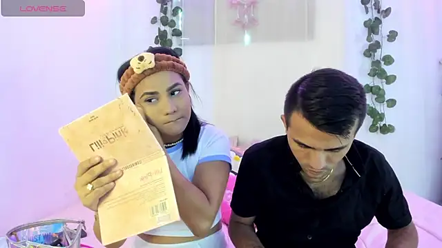 Snapshot of catalina_and_roger chatting on September 26, 2025, 1:18 pm catalina and roger online show from September 26, 2025, 1:18 pm