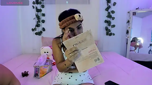 Snapshot of catalina_and_roger chatting on October 2, 2025, 12:19 pm catalina and roger online show from October 2, 2025, 12:19 pm