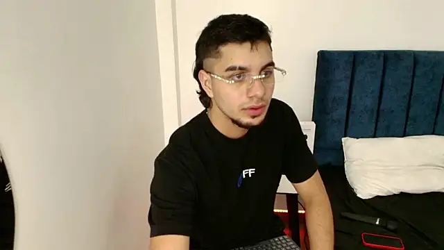 Snapshot of Amadeo_Wild chatting on March 15, 2025, 7:16 pm Amadeo Wild online show from March 15, 2025, 7:16 pm