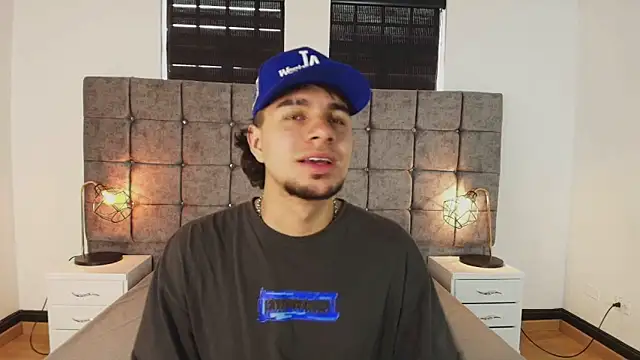 Snapshot of Amadeo_Wild chatting on March 7, 2025, 1:51 pm Amadeo Wild online show from March 7, 2025, 1:51 pm
