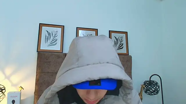 Snapshot of Amadeo_Wild chatting on February 12, 2025, 3:49 pm Amadeo Wild online show from February 12, 2025, 3:49 pm