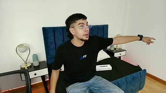 Snapshot of Amadeo_Wild chatting on March 15, 2025, 3:37 pm Amadeo Wild online show from March 15, 2025, 3:37 pm