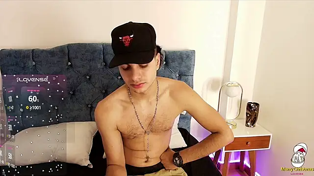 Snapshot of Amadeo_Wild chatting on December 6, 2024, 2:55 pm Amadeo Wild online show from December 6, 2024, 2:55 pm