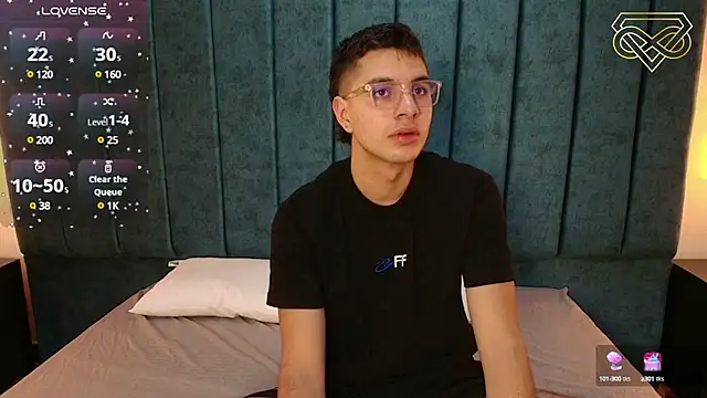 Snapshot of Amadeo_Wild chatting on December 21, 2024, 6:11 pm Amadeo Wild online show from December 21, 2024, 6:11 pm