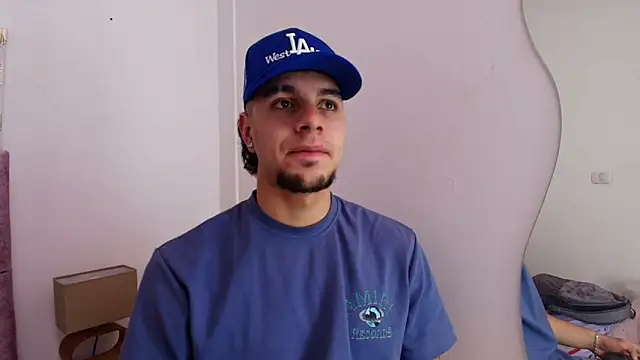 Snapshot of Amadeo_Wild chatting on February 10, 2025, 2:59 pm Amadeo Wild online show from February 10, 2025, 2:59 pm