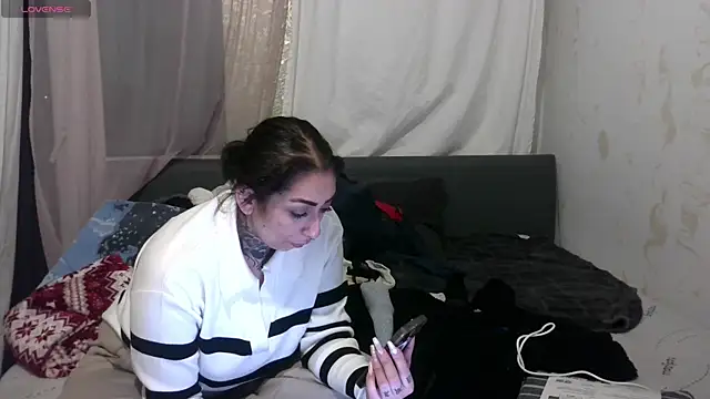 SilviaPinkerbell online show from December 28, 2024, 6:40 pm