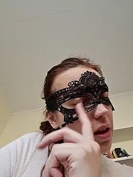 PearMaki online show from November 9, 2025, 12:53 pm