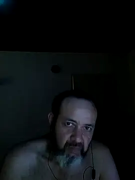 Snapshot of Leocesar37 chatting on October 10, 2025, 3:24 pm Leocesar37 online show from October 10, 2025, 3:24 pm