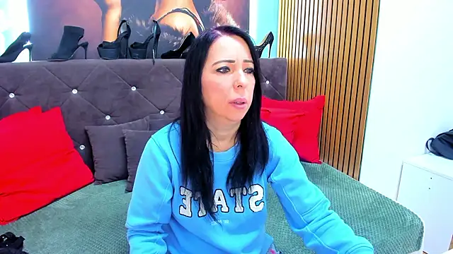 LauraSin online show from March 1, 2026, 4:23 am