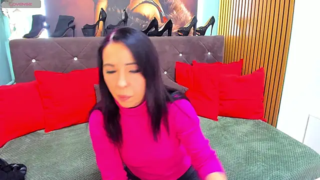 LauraSin online show from February 17, 2026, 7:00 pm