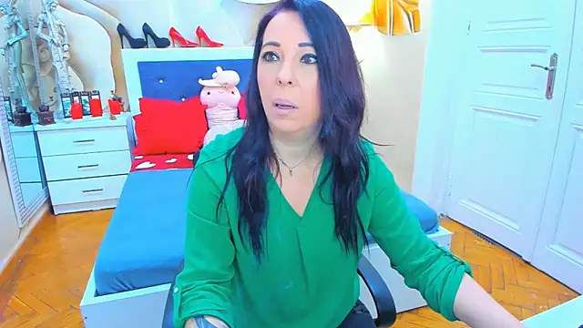 LauraSin online show from March 11, 2025, 4:08 am