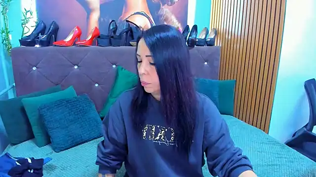 Snapshot of LauraSin chatting on October 6, 2025, 3:19 am LauraSin online show from October 6, 2025, 3:19 am