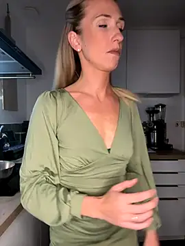 lola tentatiion online show from September 22, 2025, 7:31 pm