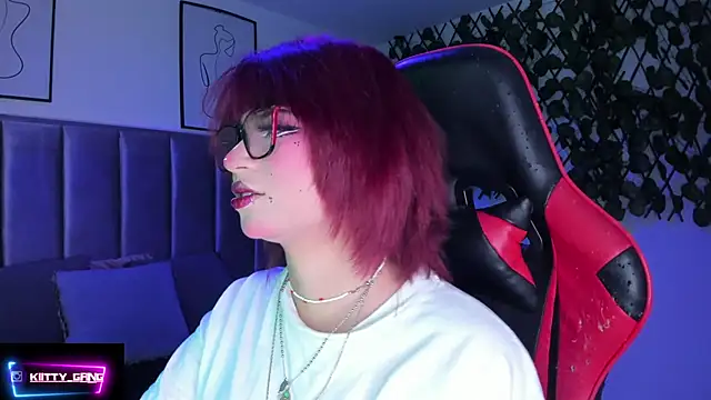 Snapshot of Kitty_Gang chatting on October 2, 2025, 2:37 am Kitty Gang online show from October 2, 2025, 2:37 am