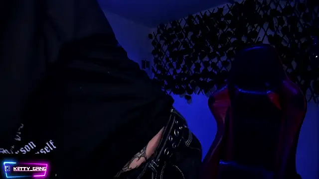 Kitty Gang online show from November 28, 2025, 2:45 am