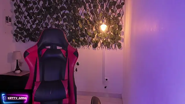 Snapshot of Kitty_Gang chatting on September 19, 2025, 2:26 am Kitty Gang online show from September 19, 2025, 2:26 am