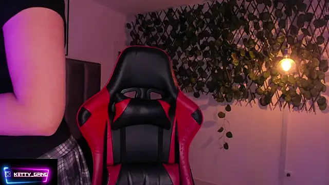 Snapshot of Kitty_Gang chatting on September 24, 2025, 2:18 am Kitty Gang online show from September 24, 2025, 2:18 am