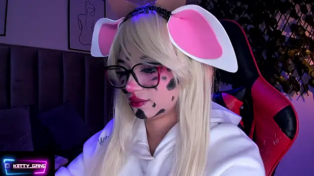 Snapshot of Kitty_Gang chatting on October 31, 2025, 2:30 am Kitty Gang online show from October 31, 2025, 2:30 am