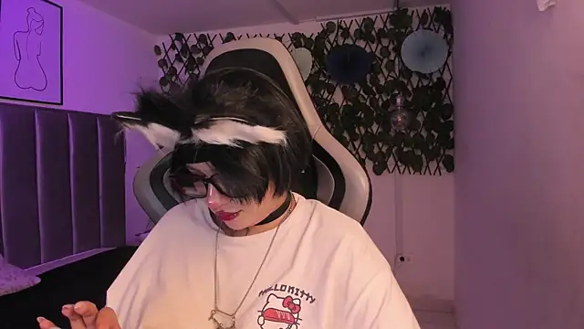 Kitty Gang online show from April 11, 2026, 7:45 am