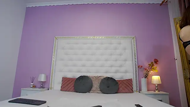 Lenna Paul online show from January 12, 2026, 5:03 am