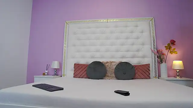 Lenna Paul online show from November 28, 2025, 4:45 am