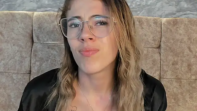 yulievans online show from March 8, 2025, 11:39 pm