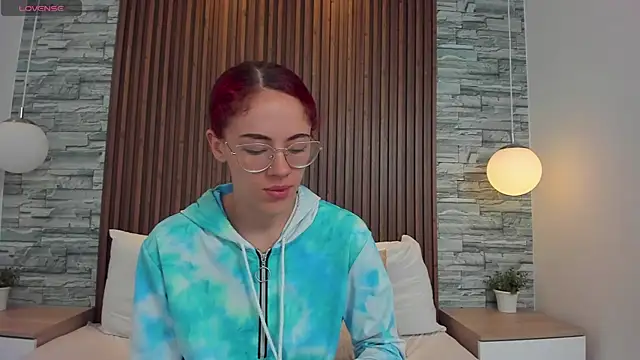 yulievans online show from October 2, 2025, 12:52 pm